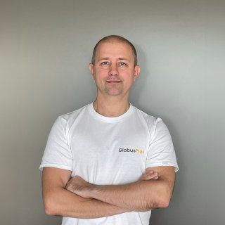 Володимир Солодкій — у білій футболці з логотипом GlobusPlus 